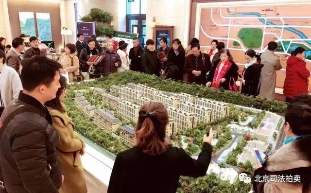 1月大兴某别墅项目售楼处人头攒动_买便宜法拍房 就上北京法拍网